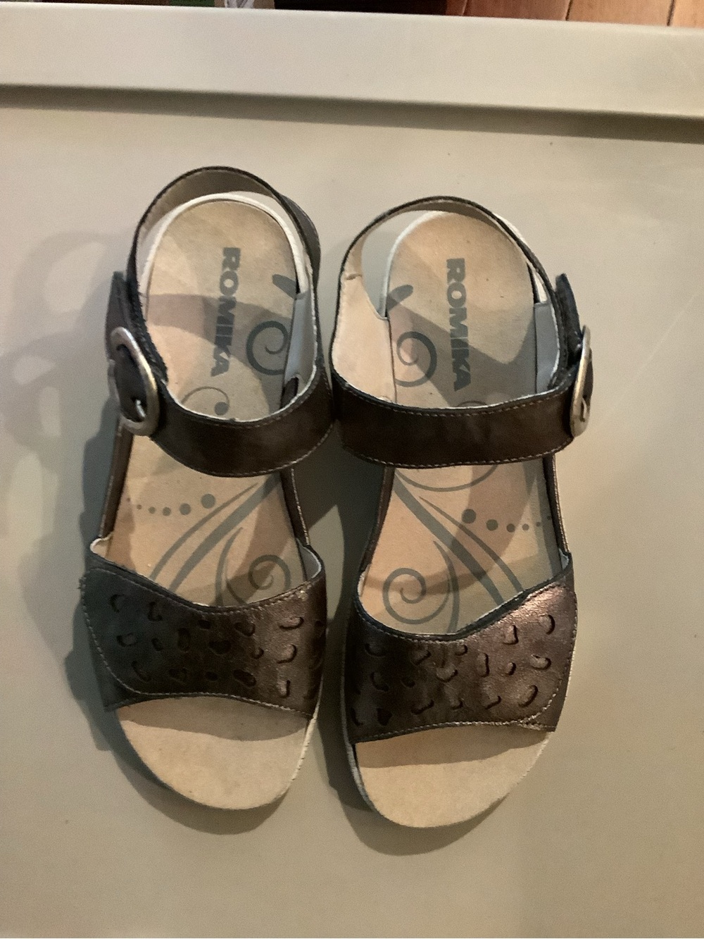 Romika Metallic Gray Leather Adjustable Strap Sandals size 37 Brand New
